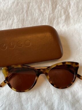 clare v. x garrett leight sunglasses in sunflower